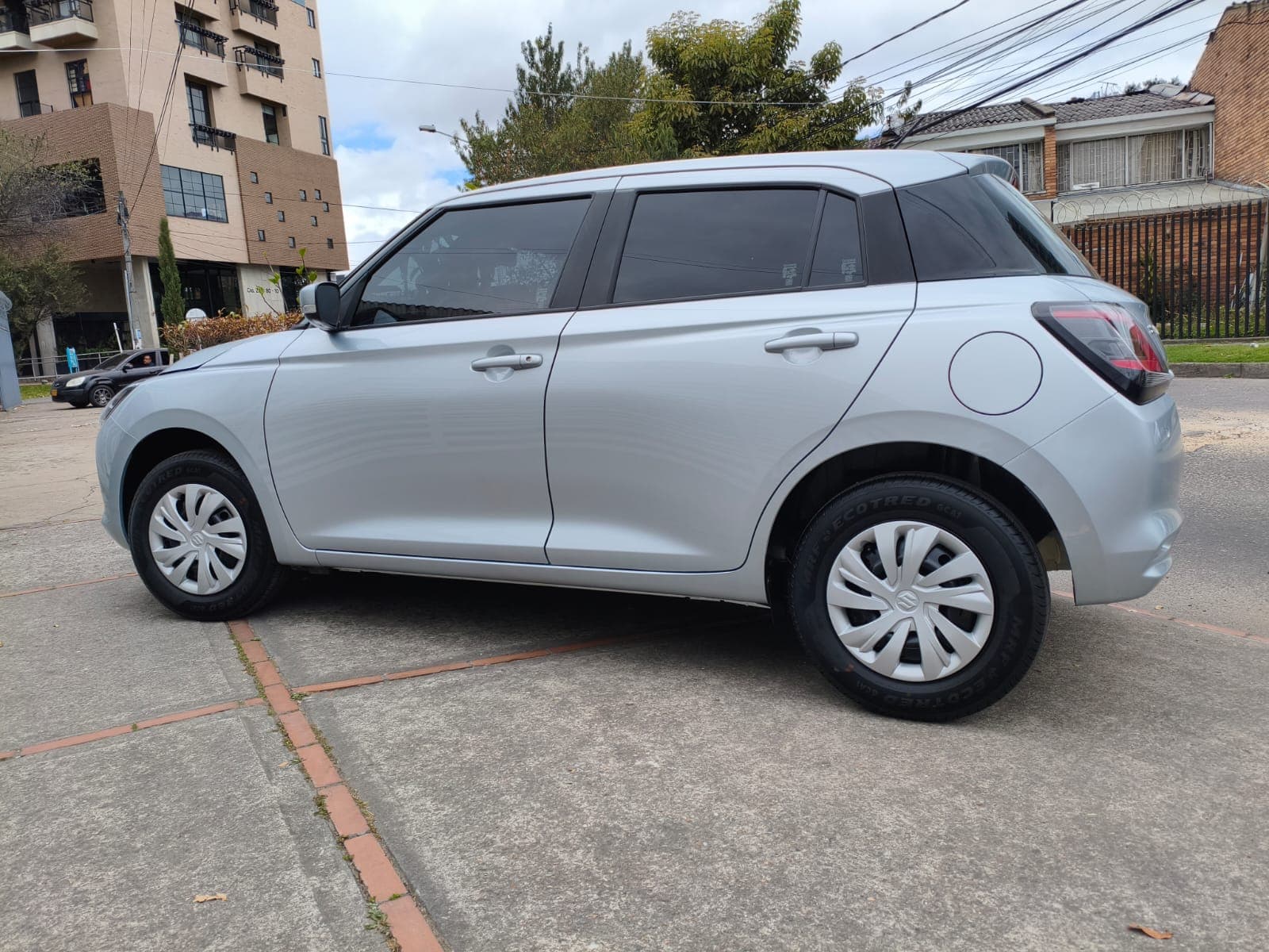 SUZUKI SWIFT HÍBRIDO MODELO 2027 en alquiler en Bogotá, foto 2