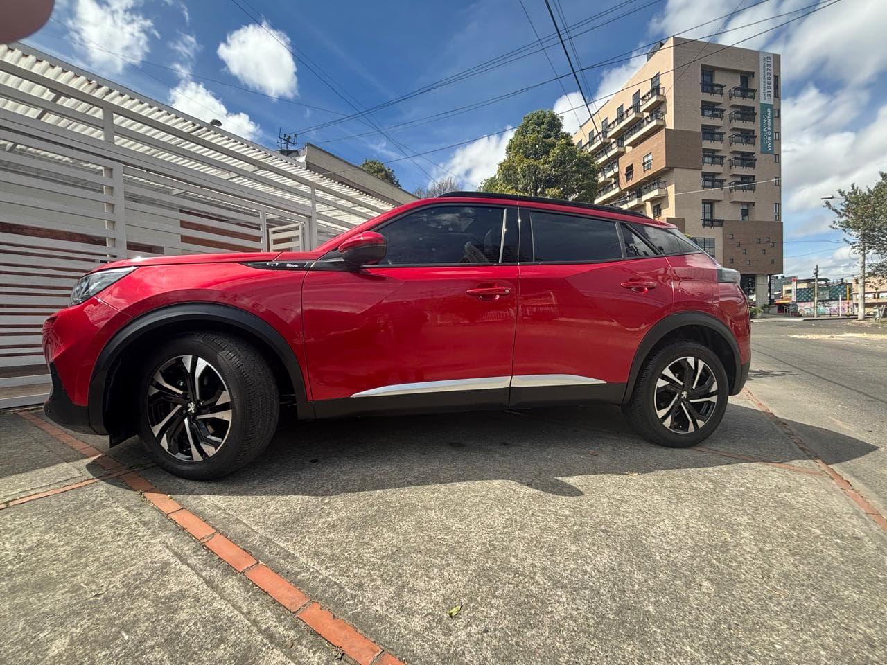 PEUGEOT 2008 MODELO 2021 en alquiler en Bogotá, foto 2